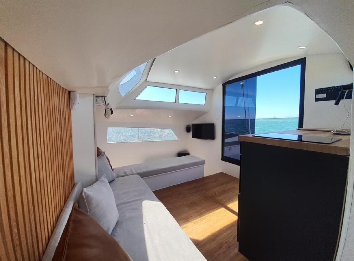 Отель Barco Casa Catamara Sleepandboat Фару Экстерьер фото