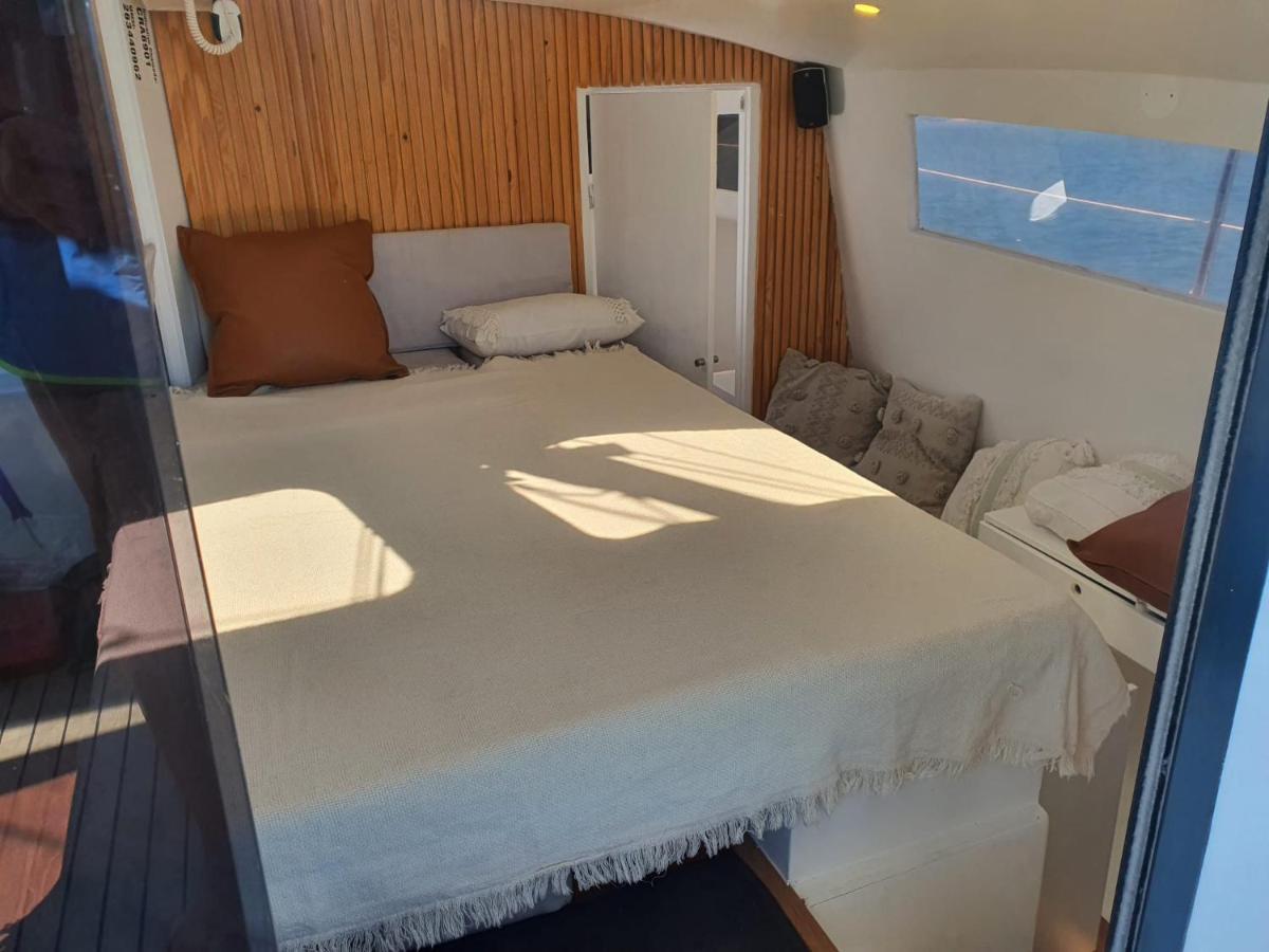 Отель Barco Casa Catamara Sleepandboat Фару Экстерьер фото