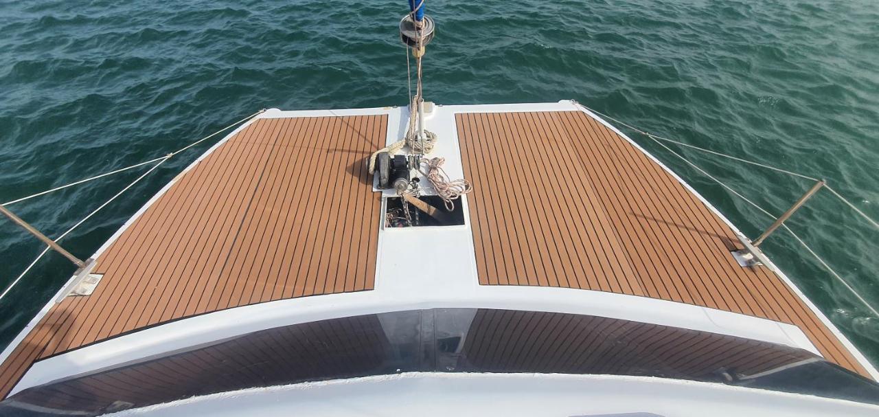 Отель Barco Casa Catamara Sleepandboat Фару Экстерьер фото