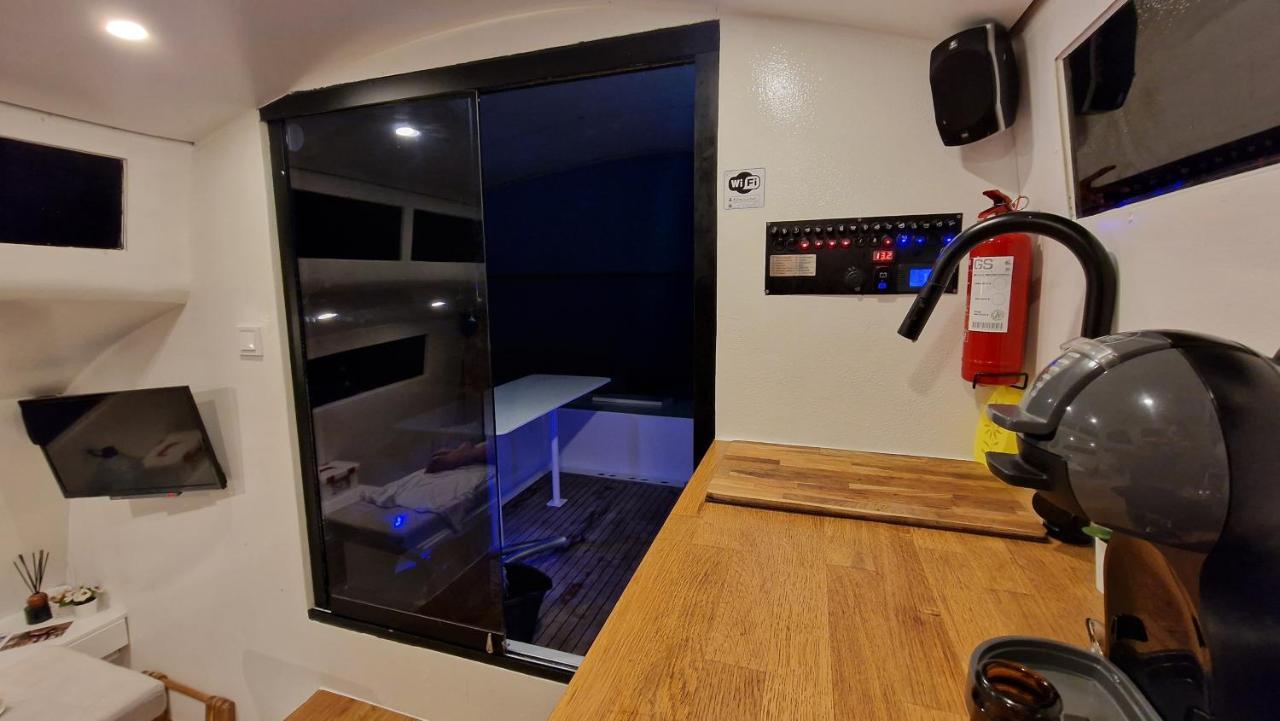 Отель Barco Casa Catamara Sleepandboat Фару Экстерьер фото