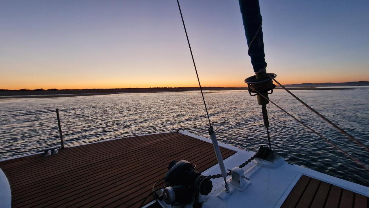 Отель Barco Casa Catamara Sleepandboat Фару Экстерьер фото