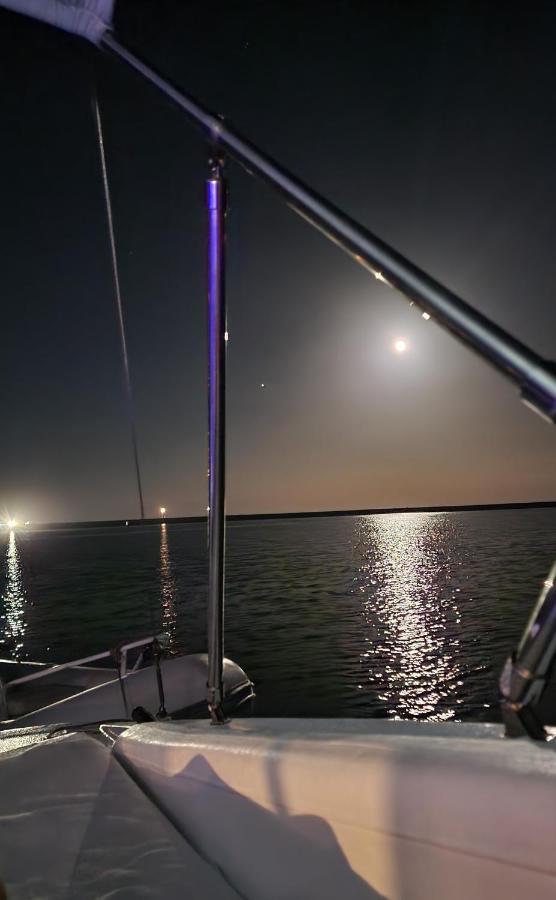 Отель Barco Casa Catamara Sleepandboat Фару Экстерьер фото