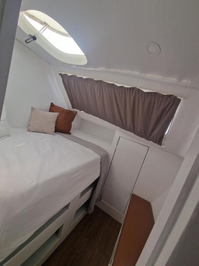 Отель Barco Casa Catamara Sleepandboat Фару Экстерьер фото